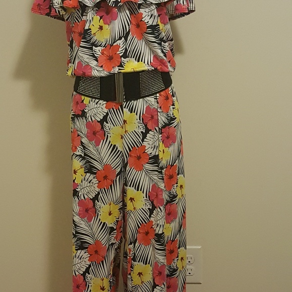 Beautiful Off The Shoulder Floral Jumpsuit (Plus) - Picture 3 of 4